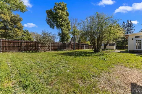 $769,000 | 197 Bailhache Avenue, Healdsburg, CA 95448