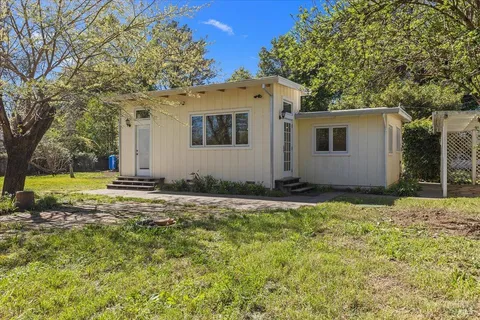 $769,000 | 197 Bailhache Avenue, Healdsburg, CA 95448