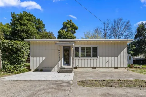 $769,000 | 197 Bailhache Avenue, Healdsburg, CA 95448