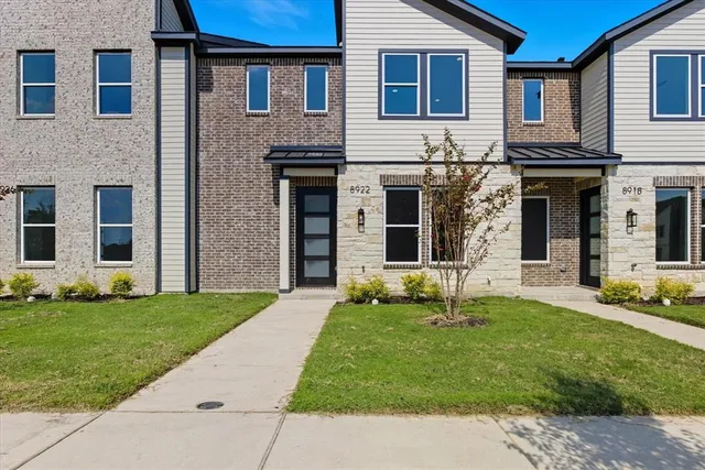 $2,600 | 8922 Lowell Street, Rowlett, TX 75089