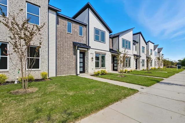 $2,600 | 8922 Lowell Street, Rowlett, TX 75089