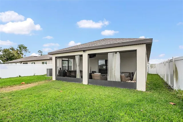 a view of a house with porch and garden