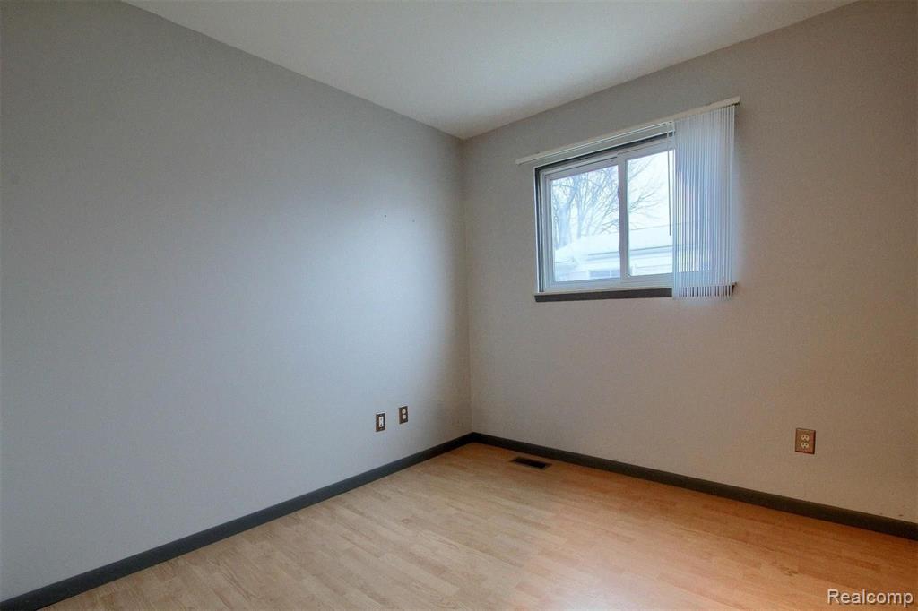 25076 Reeck Road Woodhaven, MI 48183 - Photo 15 of 26