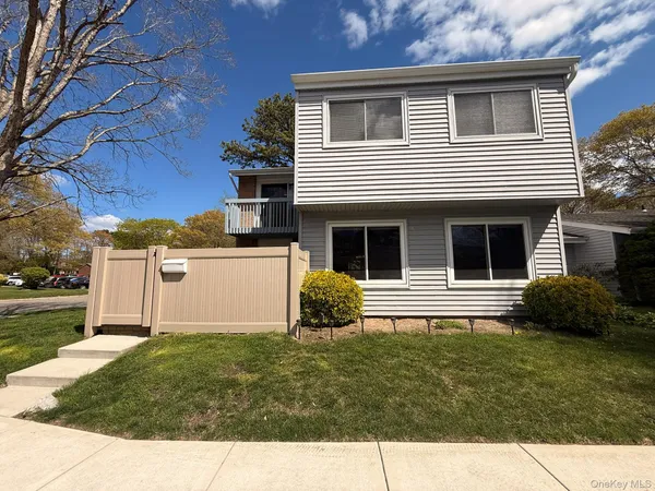 $499,999 | 212 Springmeadow Drive, Unit M, Holbrook, NY 11741