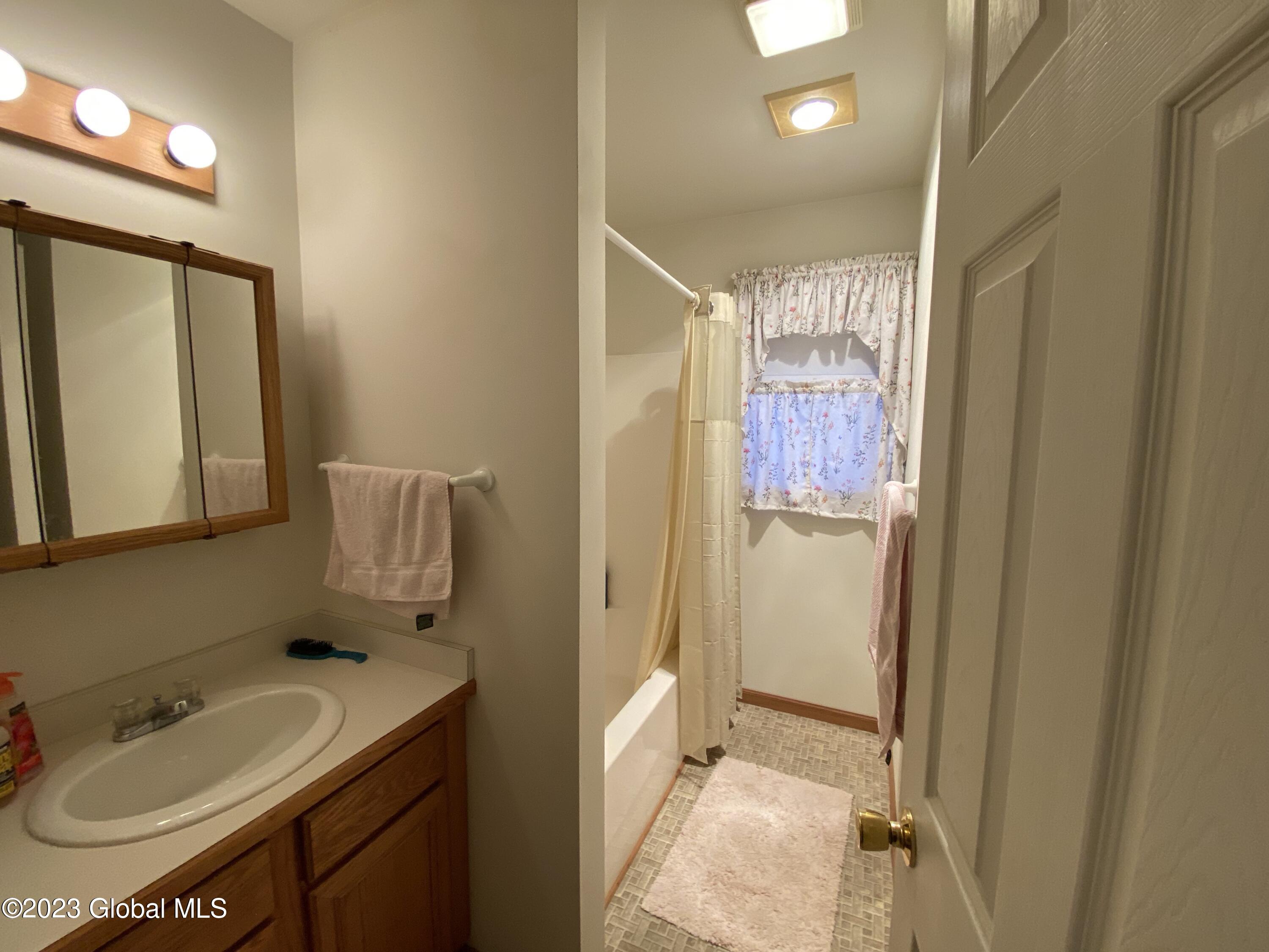 12 Willow Road Queensbury, NY 12804 - Photo 22 of 50 fr2cxsleRfiGsknZ3NcZpA