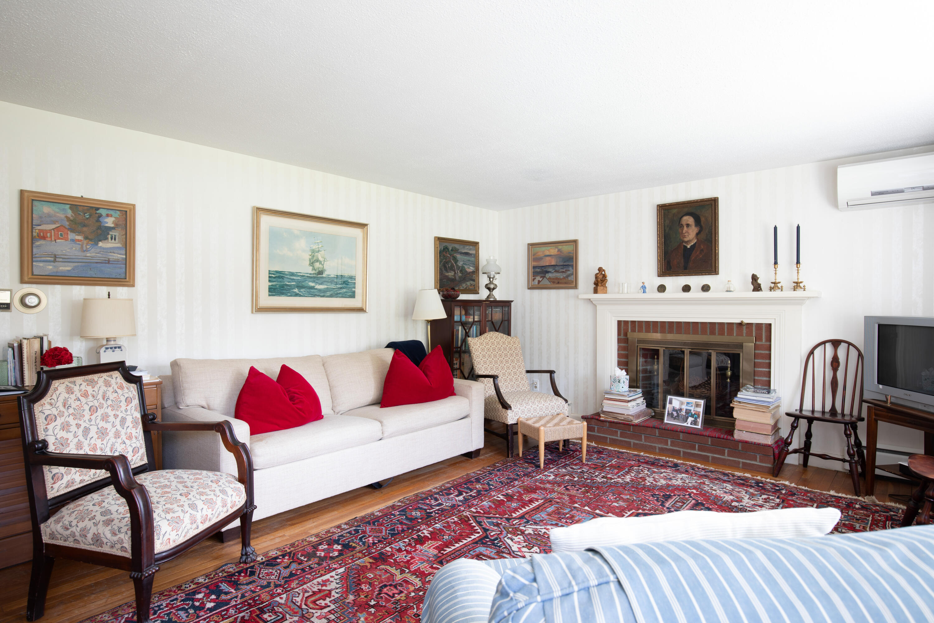 40 Joan Road Centerville, MA 02632 - Photo 8 of 22 40_Joan_Rd_05_Livingroom_05132025