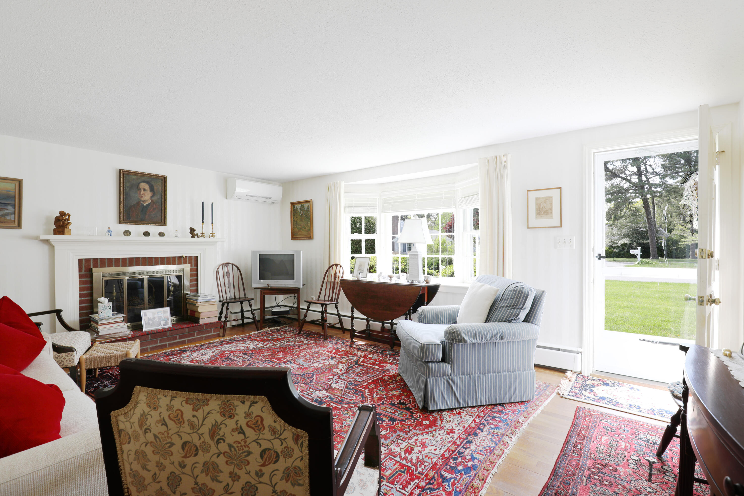 40 Joan Road Centerville, MA 02632 - Photo 9 of 22 40_Joan_Rd_06_Livingroom_05132025