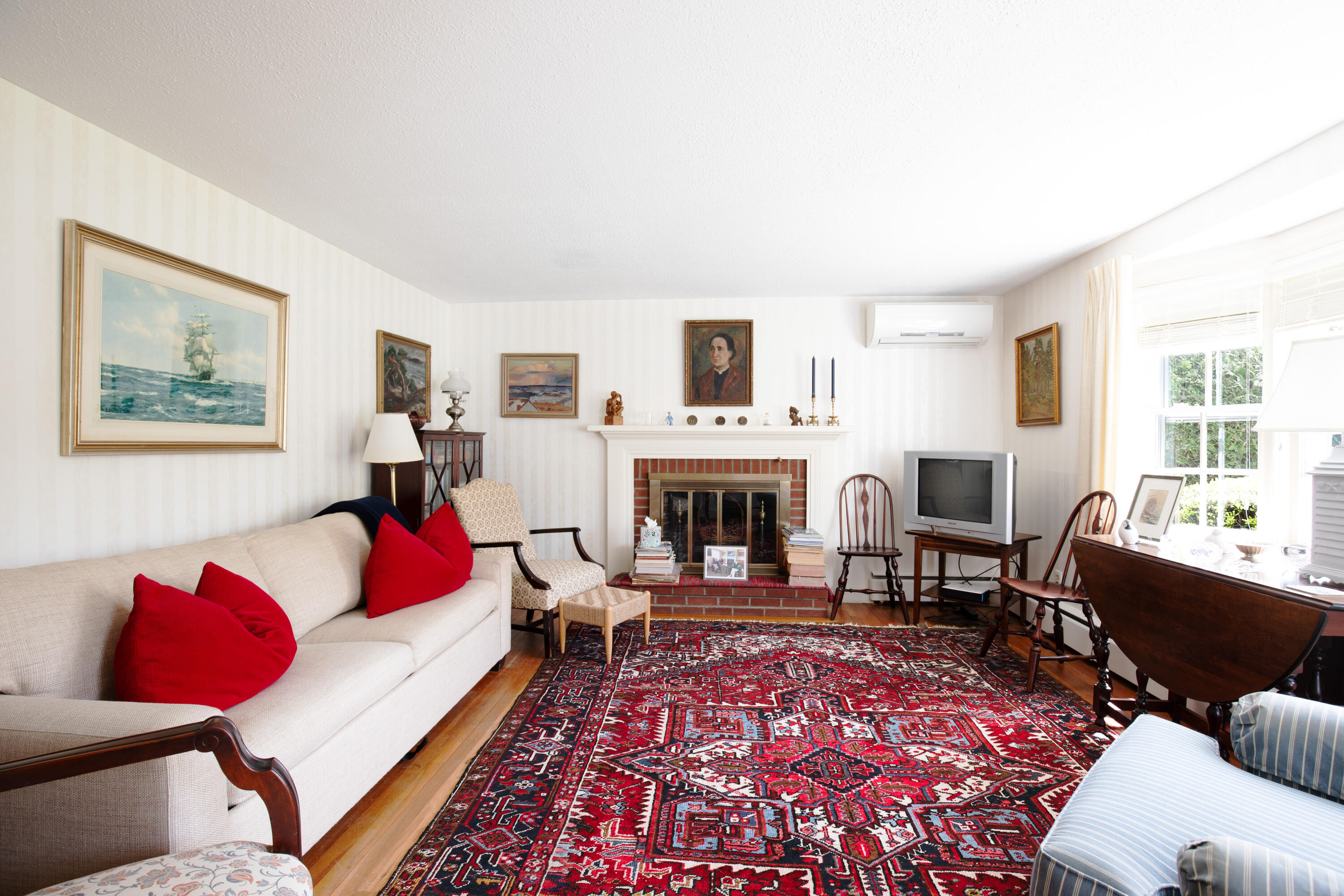 40 Joan Road Centerville, MA 02632 - Photo 10 of 22 40_Joan_Rd_07_Livingroom_05132025