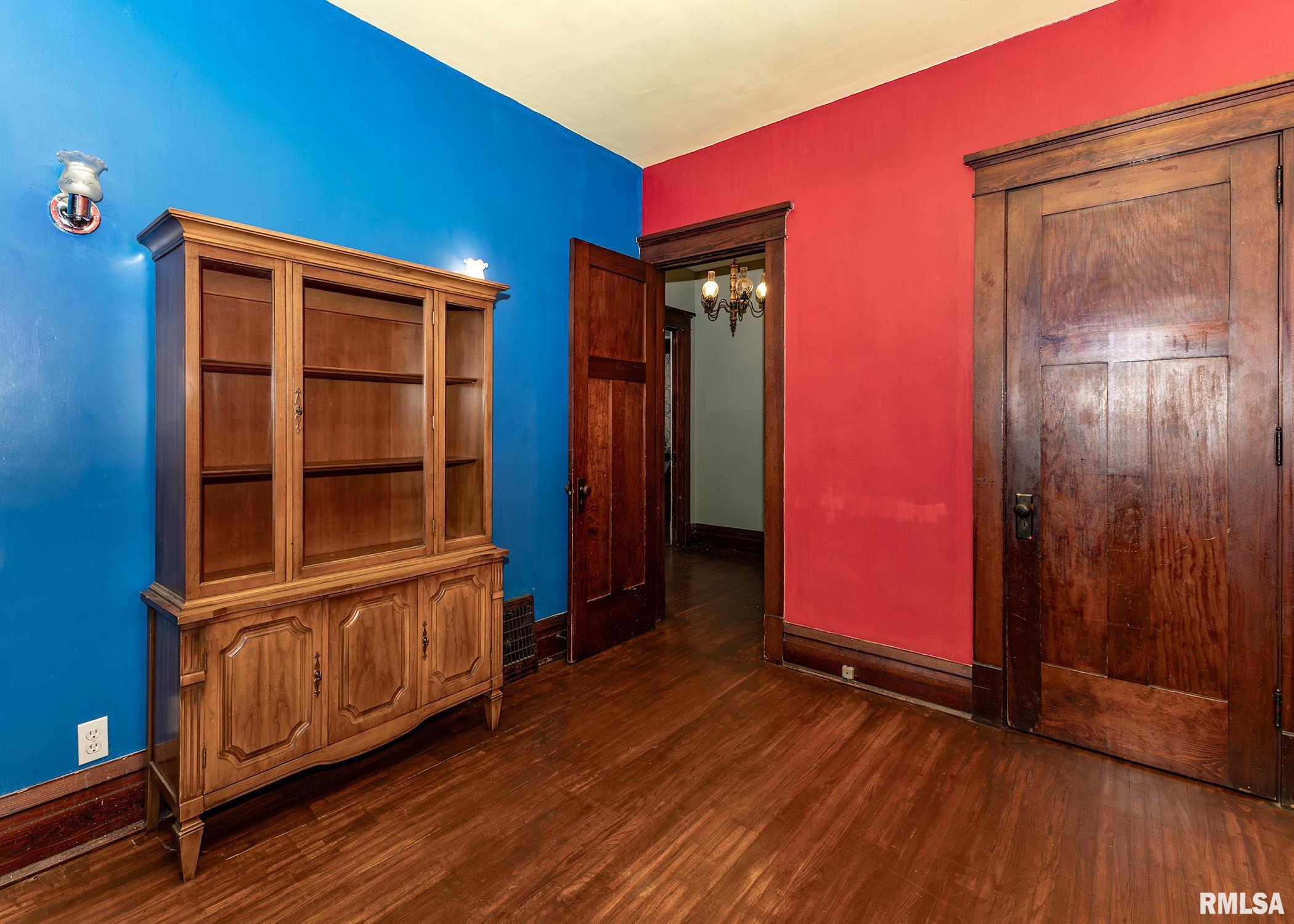 802 12th Avenue South Clinton, IA 52732 - Photo 11 of 25