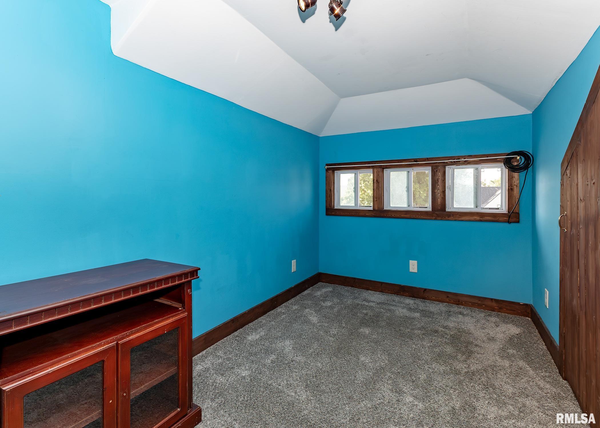 802 12th Avenue South Clinton, IA 52732 - Photo 15 of 25