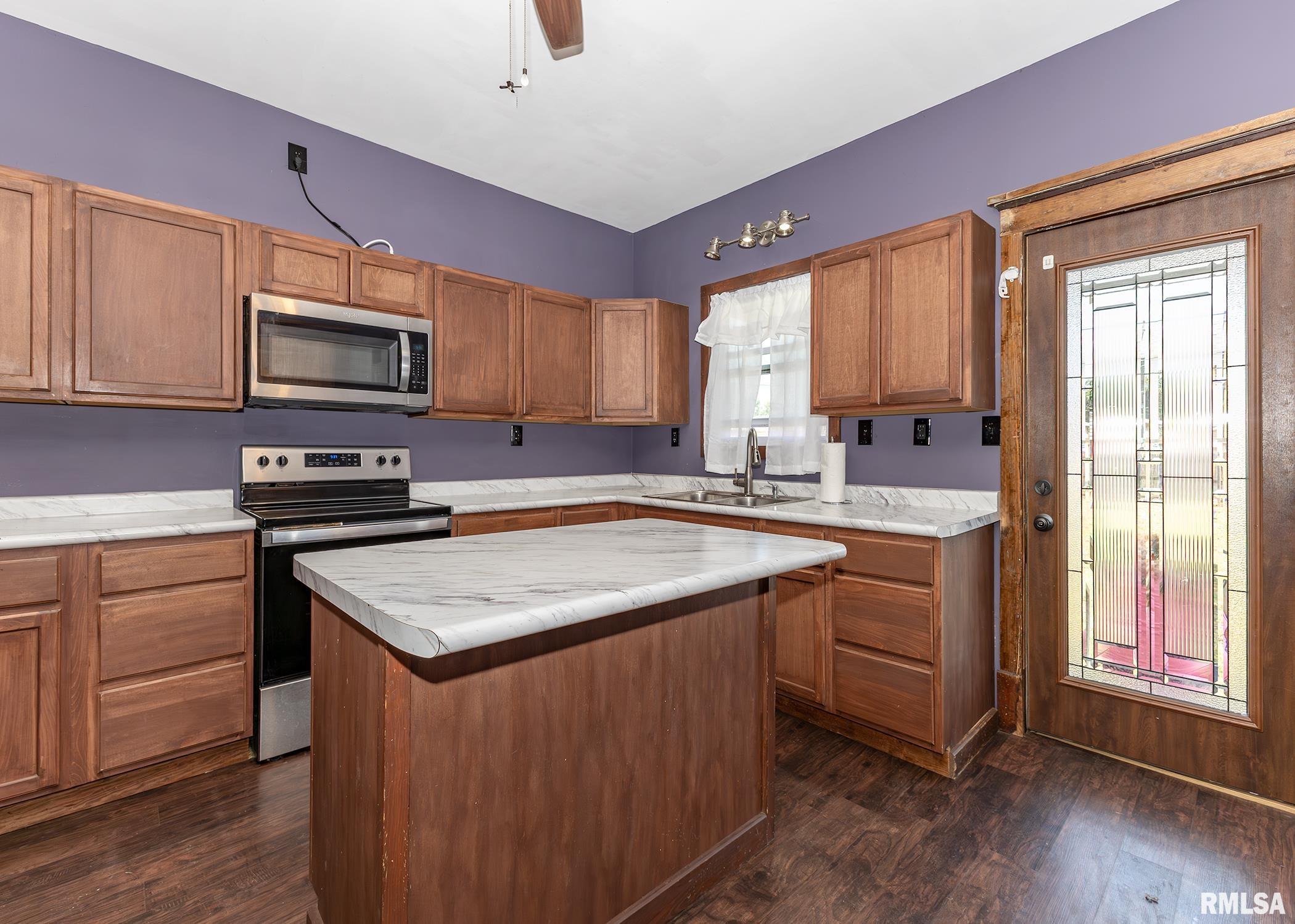 802 12th Avenue South Clinton, IA 52732 - Photo 8 of 25