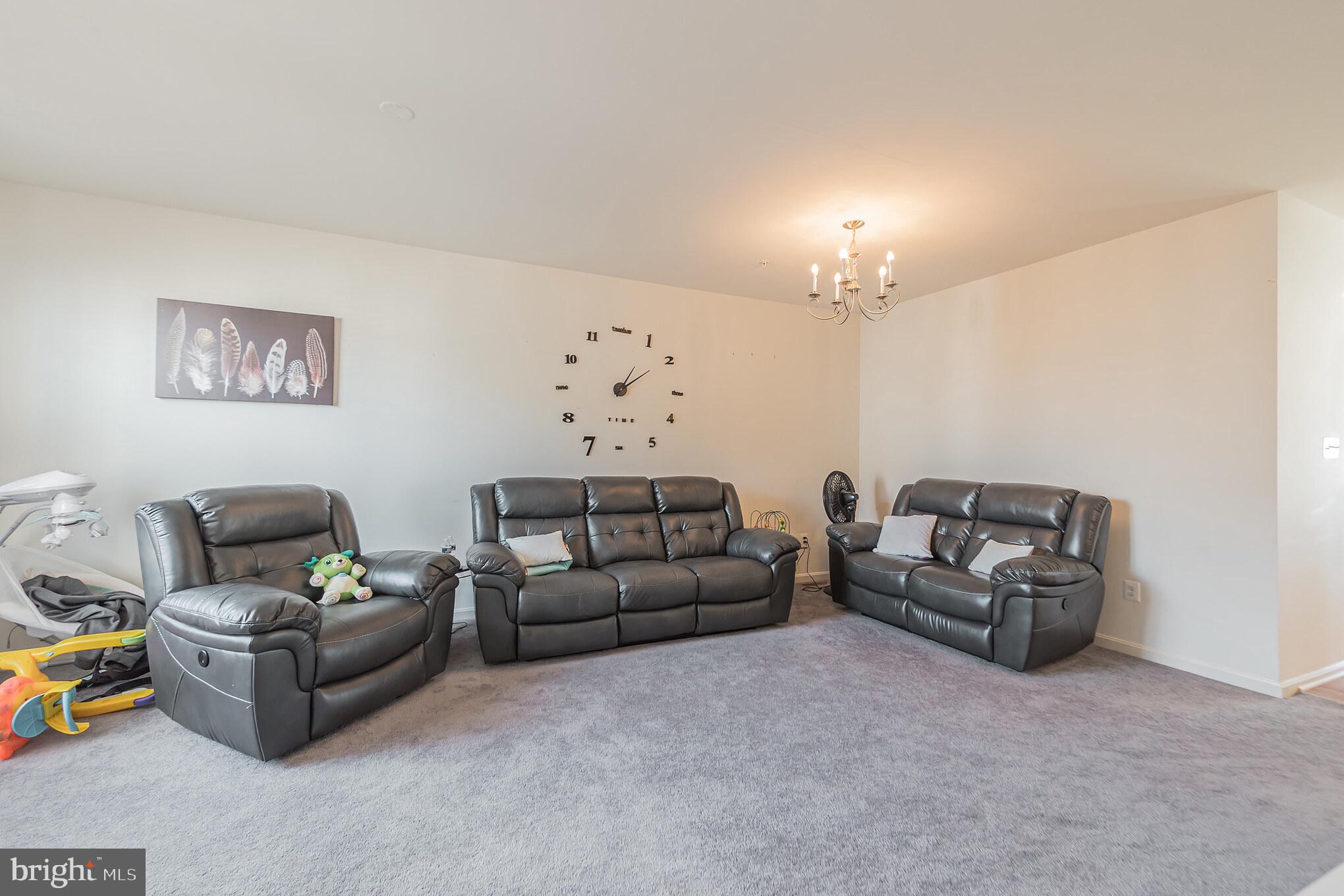12960 Yellow Jacket Road Hagerstown, MD 21740 - Photo 16 of 30 Living Room