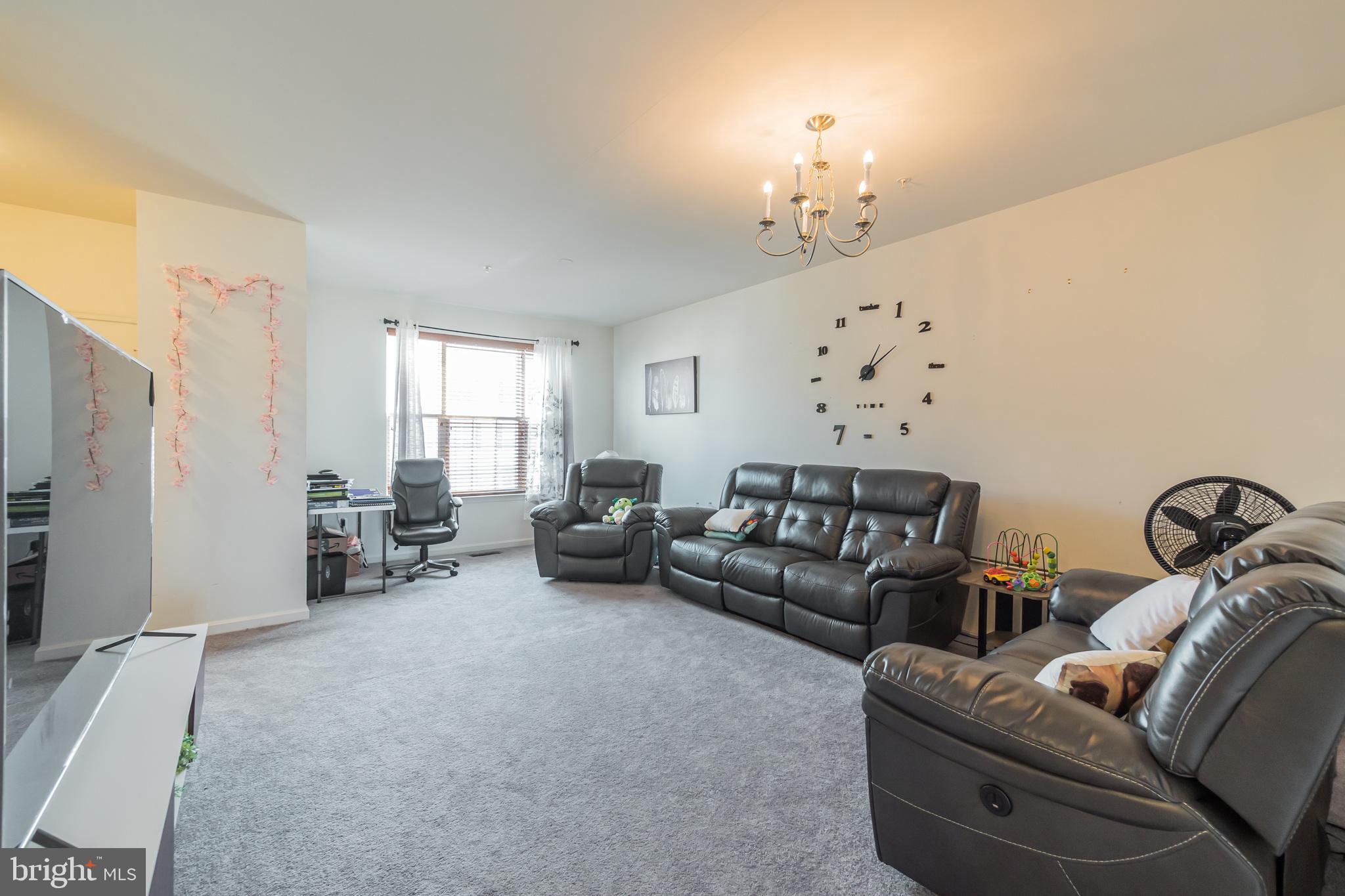 12960 Yellow Jacket Road Hagerstown, MD 21740 - Photo 17 of 30 Living Room