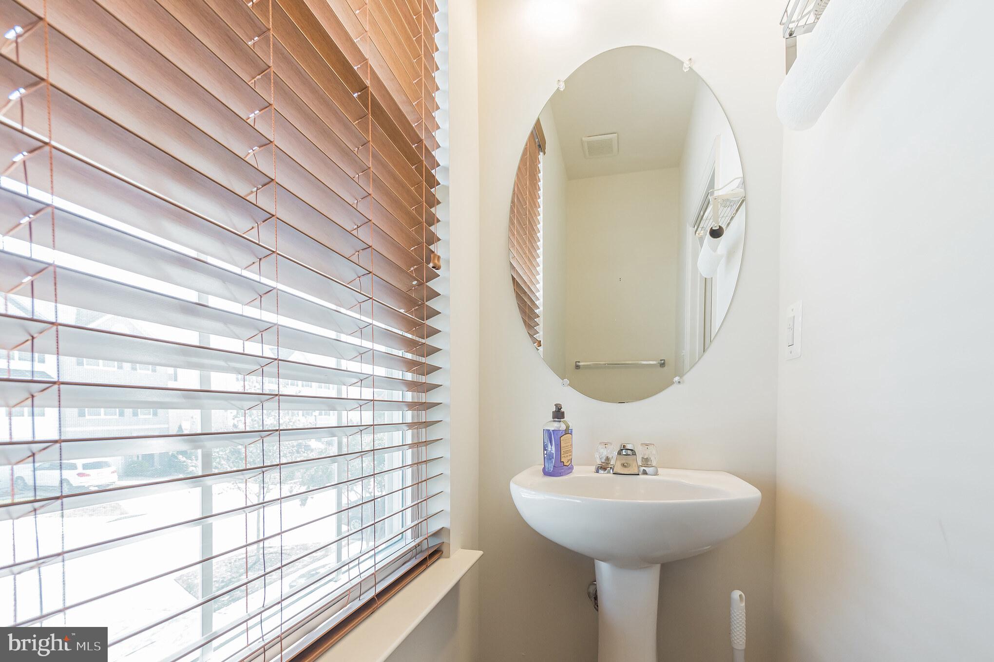 12960 Yellow Jacket Road Hagerstown, MD 21740 - Photo 18 of 30 Second level Powder Room
