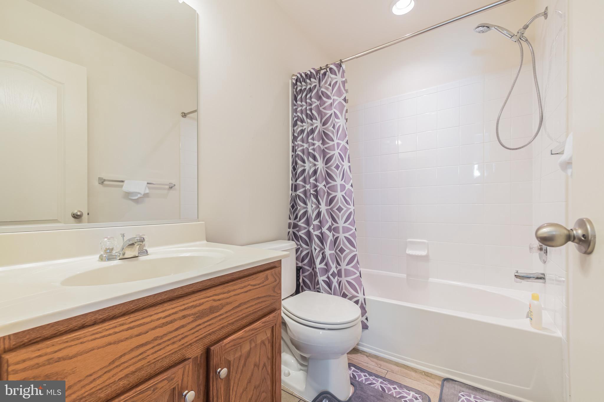 12960 Yellow Jacket Road Hagerstown, MD 21740 - Photo 27 of 30 Hallway Bathroom