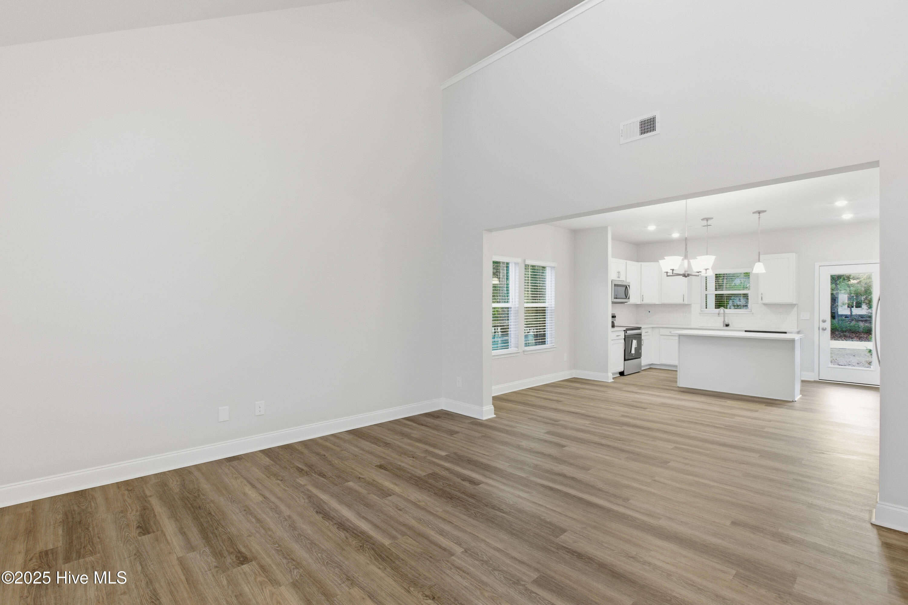 218 Chateau Drive New Bern, NC 28560 - Photo 3 of 58 218 Chateau Drive-03