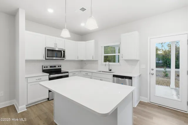 $339,990 | 218 Chateau Drive, New Bern, NC 28560