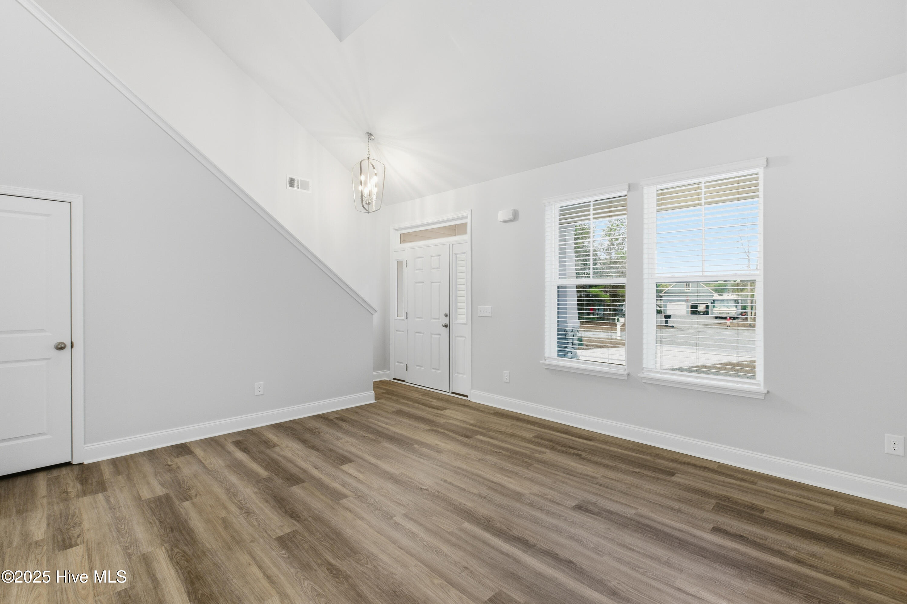 218 Chateau Drive New Bern, NC 28560 - Photo 5 of 58 218 Chateau Drive-04