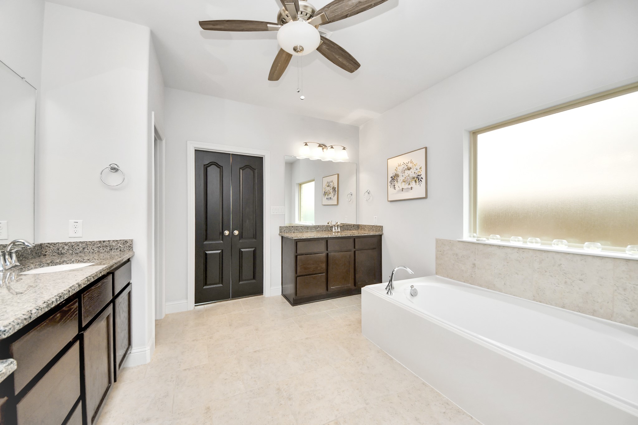 2811 Hadley Springs Lane Spring, TX 77386 - Photo 25 of 50 a bathroom with a tub sink and mirror