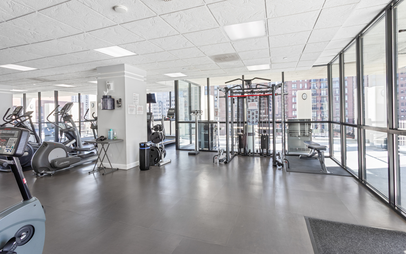 1122 North Clark Street, Unit 1203 Chicago, IL 60610 - Photo 16 of 22 a view of a interior of the room