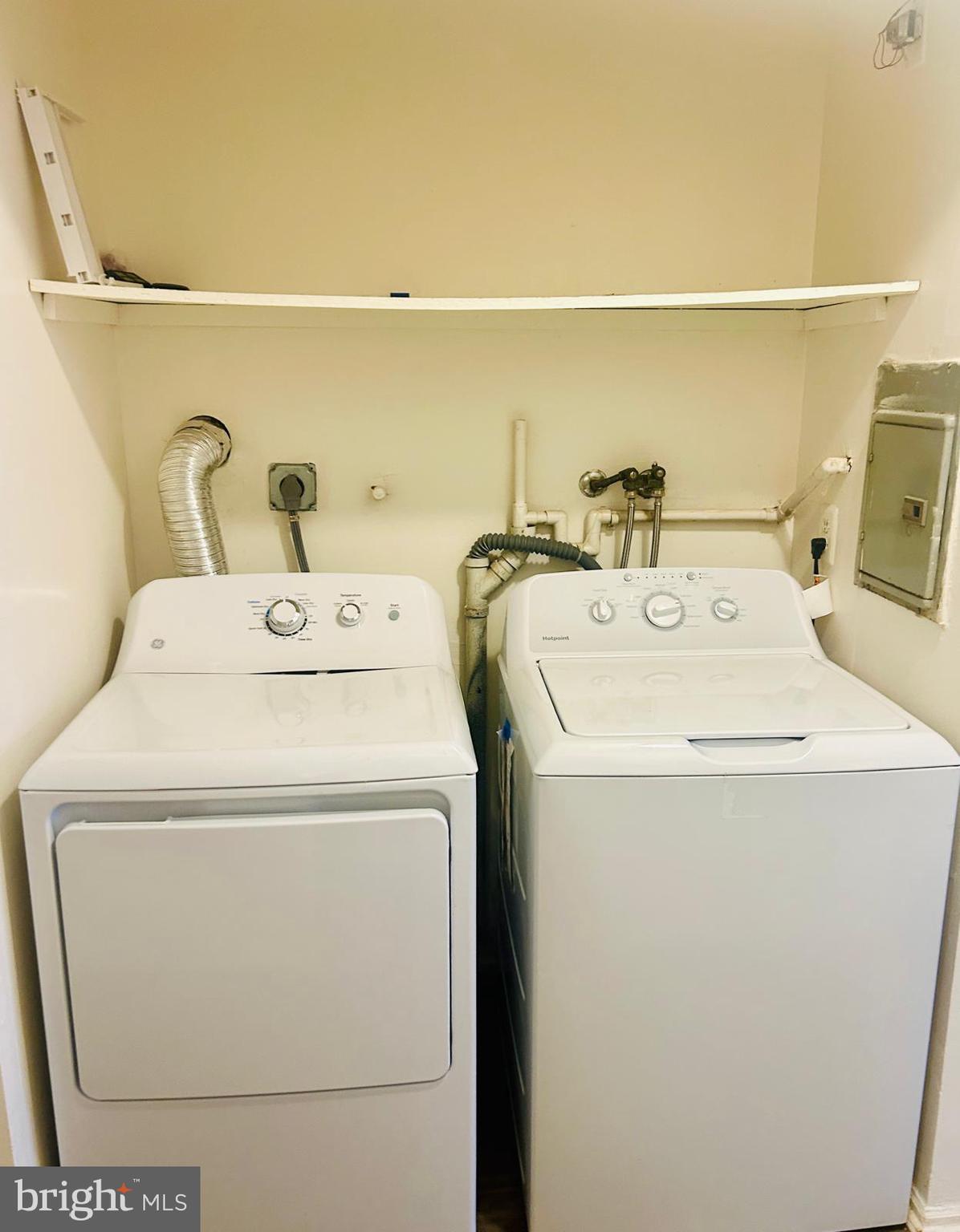 9455 Fairgreen Lane Philadelphia, PA 19114 - Photo 9 of 10 a utility room with dryer and washer