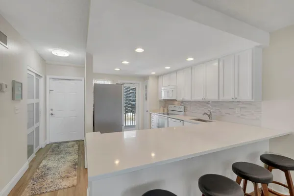 $449,000 | 750 North Ocean Boulevard, Unit 1105, Pompano Beach, FL 33062