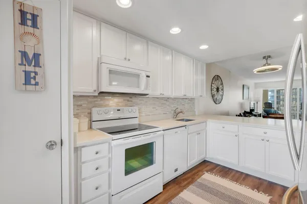 $449,000 | 750 North Ocean Boulevard, Unit 1105, Pompano Beach, FL 33062