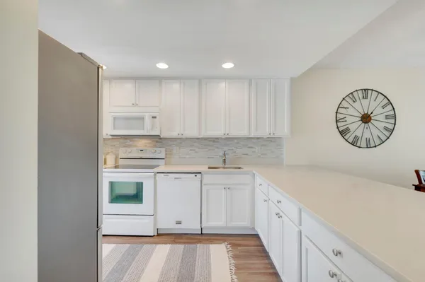 $449,000 | 750 North Ocean Boulevard, Unit 1105, Pompano Beach, FL 33062