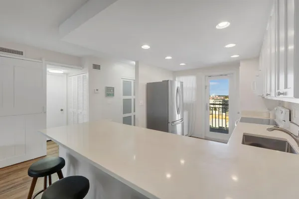 $449,000 | 750 North Ocean Boulevard, Unit 1105, Pompano Beach, FL 33062