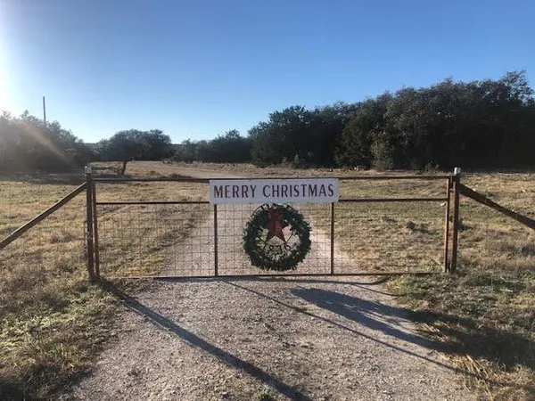 $595,000 | 933 East Quarry Road, London, TX 76854