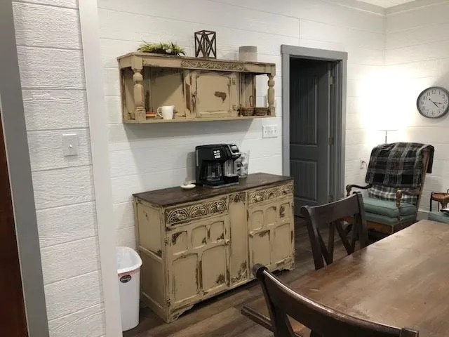 $595,000 | 933 East Quarry Road, London, TX 76854