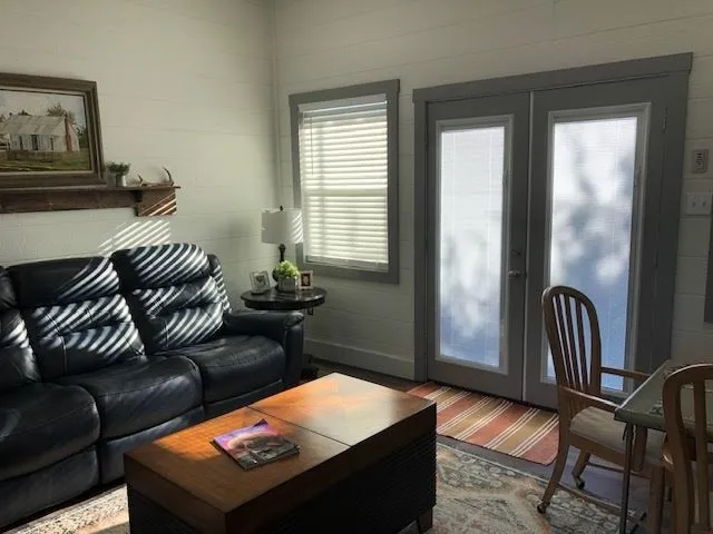 $595,000 | 933 East Quarry Road, London, TX 76854