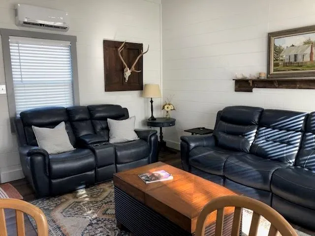 $595,000 | 933 East Quarry Road, London, TX 76854