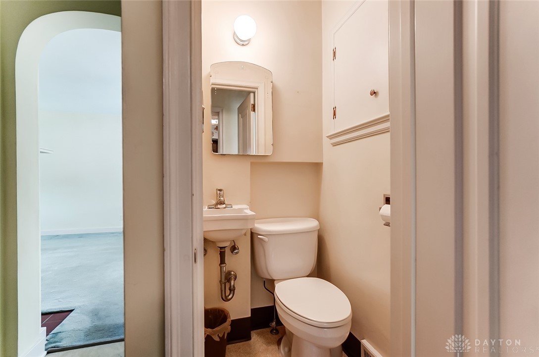 1729 Walnut Terrace Springfield, OH 45504 - Photo 25 of 39 Half Bath