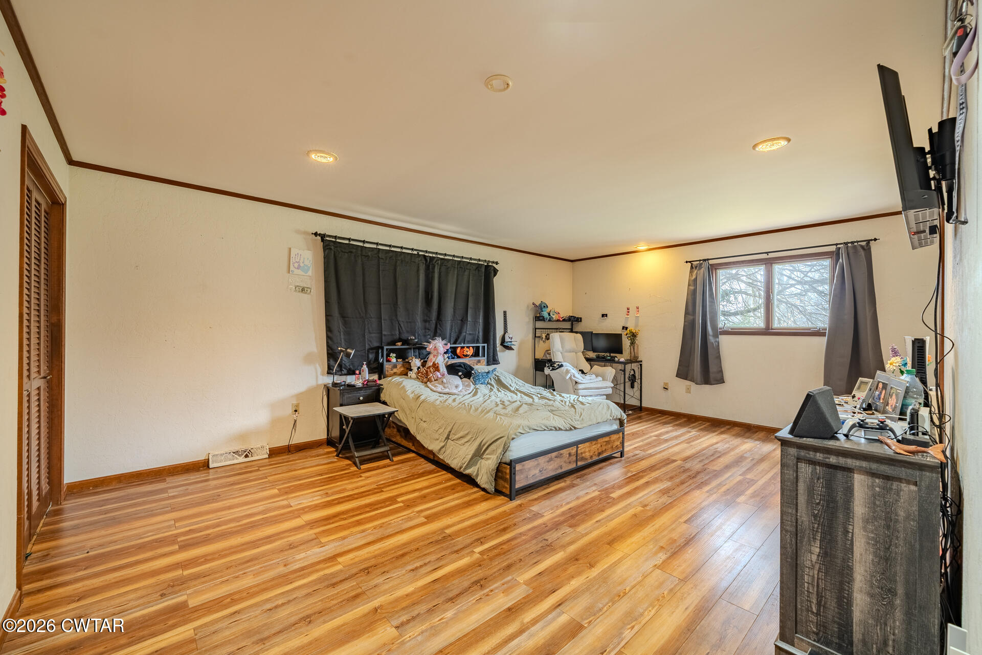 428 Gwin Cemetery Road Waverly, TN 37185 - Photo 18 of 50 a living room with furniture and a wooden floor