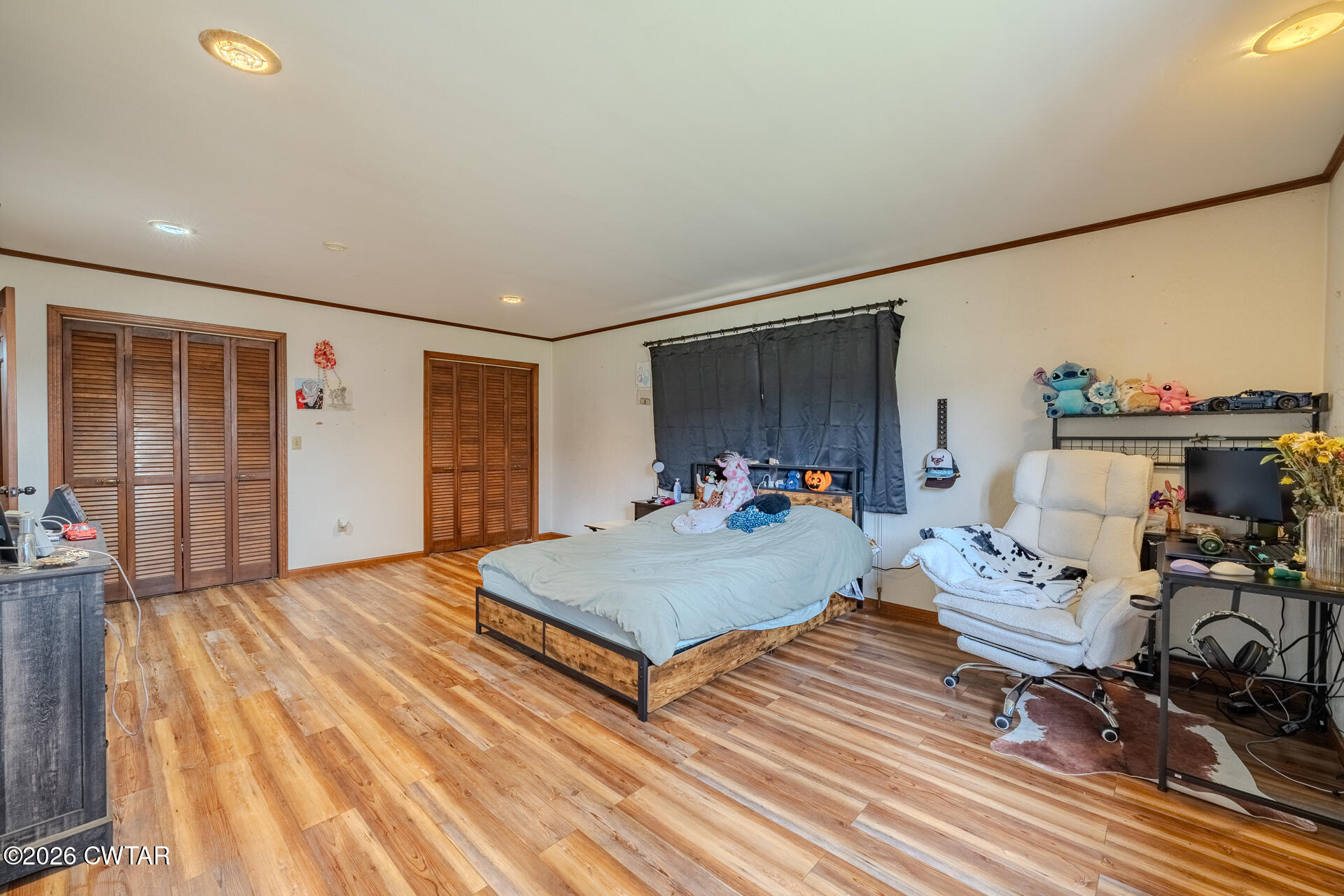 428 Gwin Cemetery Road Waverly, TN 37185 - Photo 19 of 50 a living room with hard wood flooring and furniture