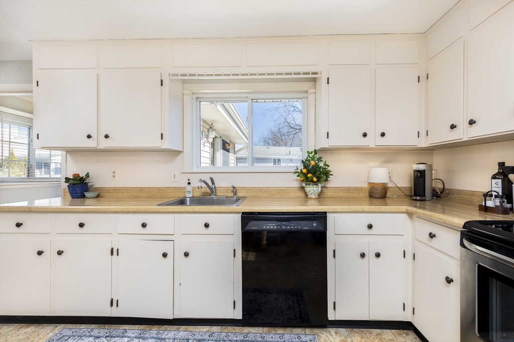 15 Francis Road Salem, MA 01970 - Photo 6 of 36