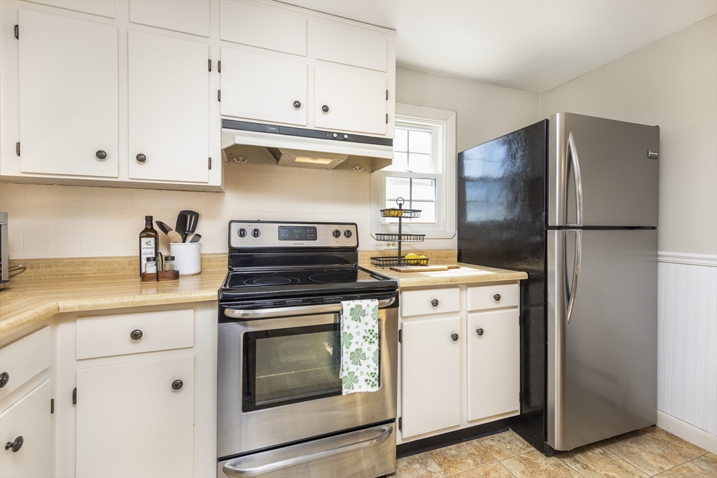 15 Francis Road Salem, MA 01970 - Photo 9 of 36