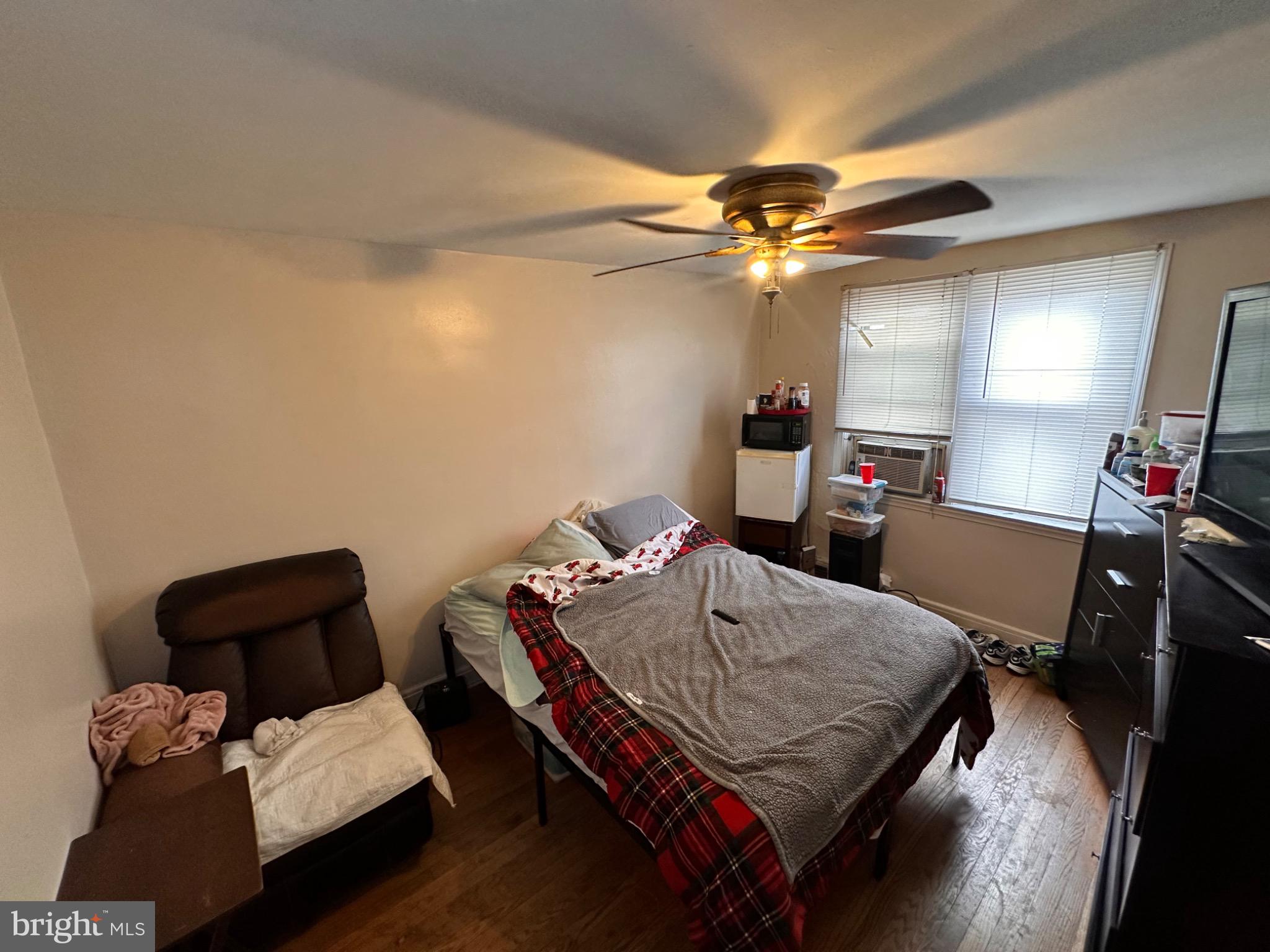 918 Cooks Lane Baltimore, MD 21229 - Photo 11 of 18 a living room with furniture and a flat screen tv
