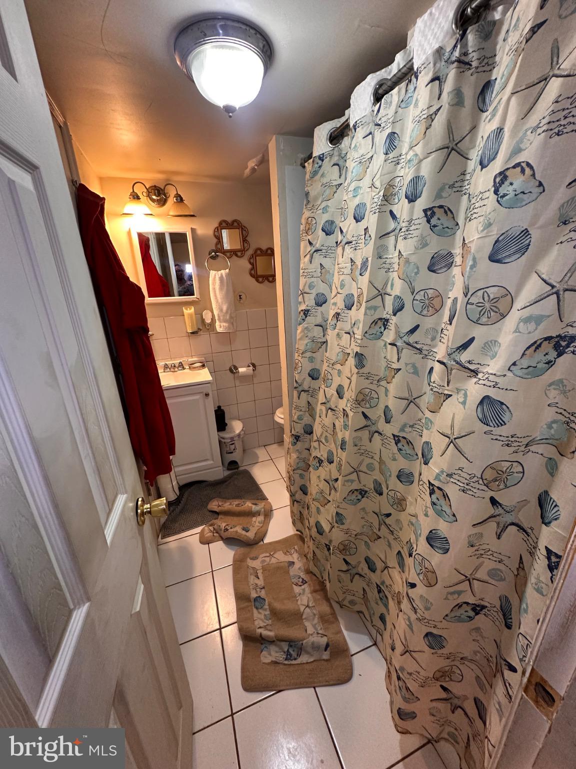 918 Cooks Lane Baltimore, MD 21229 - Photo 12 of 18 a view of bathroom