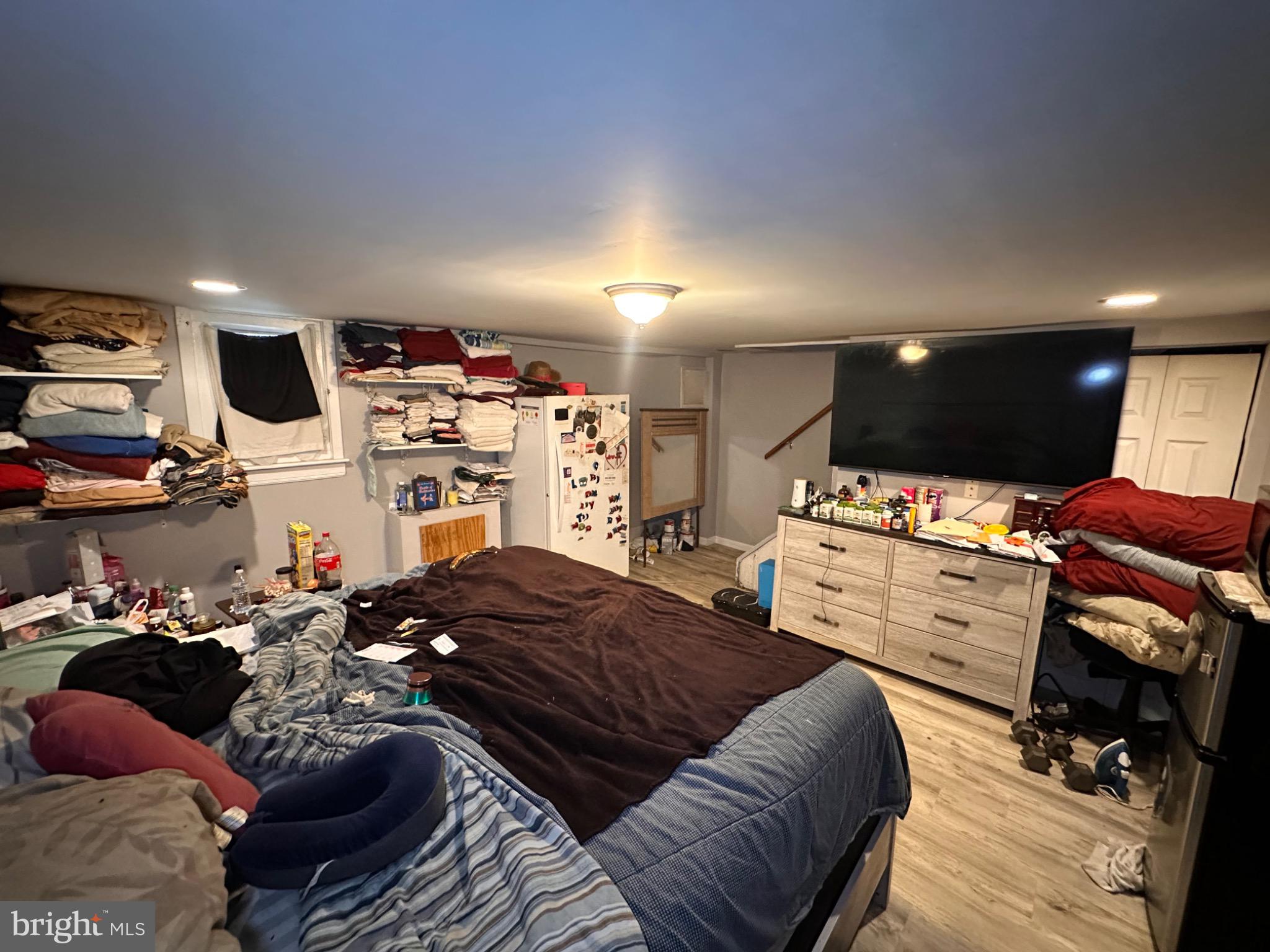 918 Cooks Lane Baltimore, MD 21229 - Photo 14 of 18 a living room with furniture and a flat screen tv