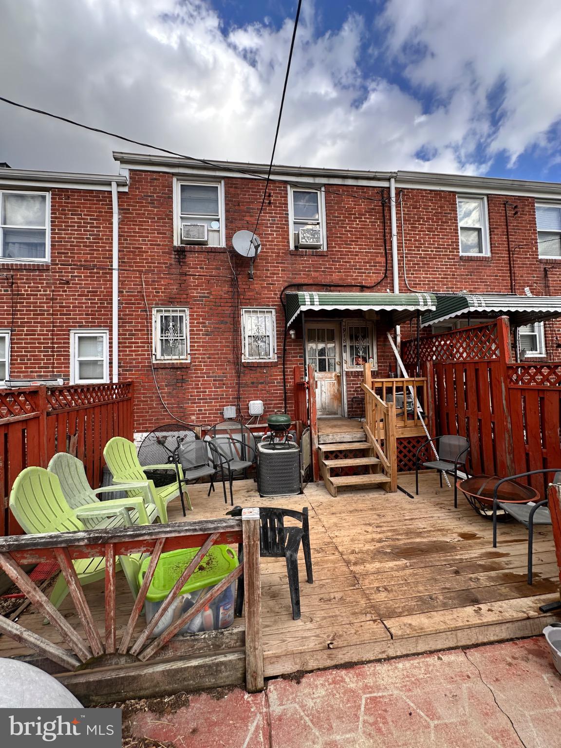 918 Cooks Lane Baltimore, MD 21229 - Photo 18 of 18 a view of a chairs and table in a patio