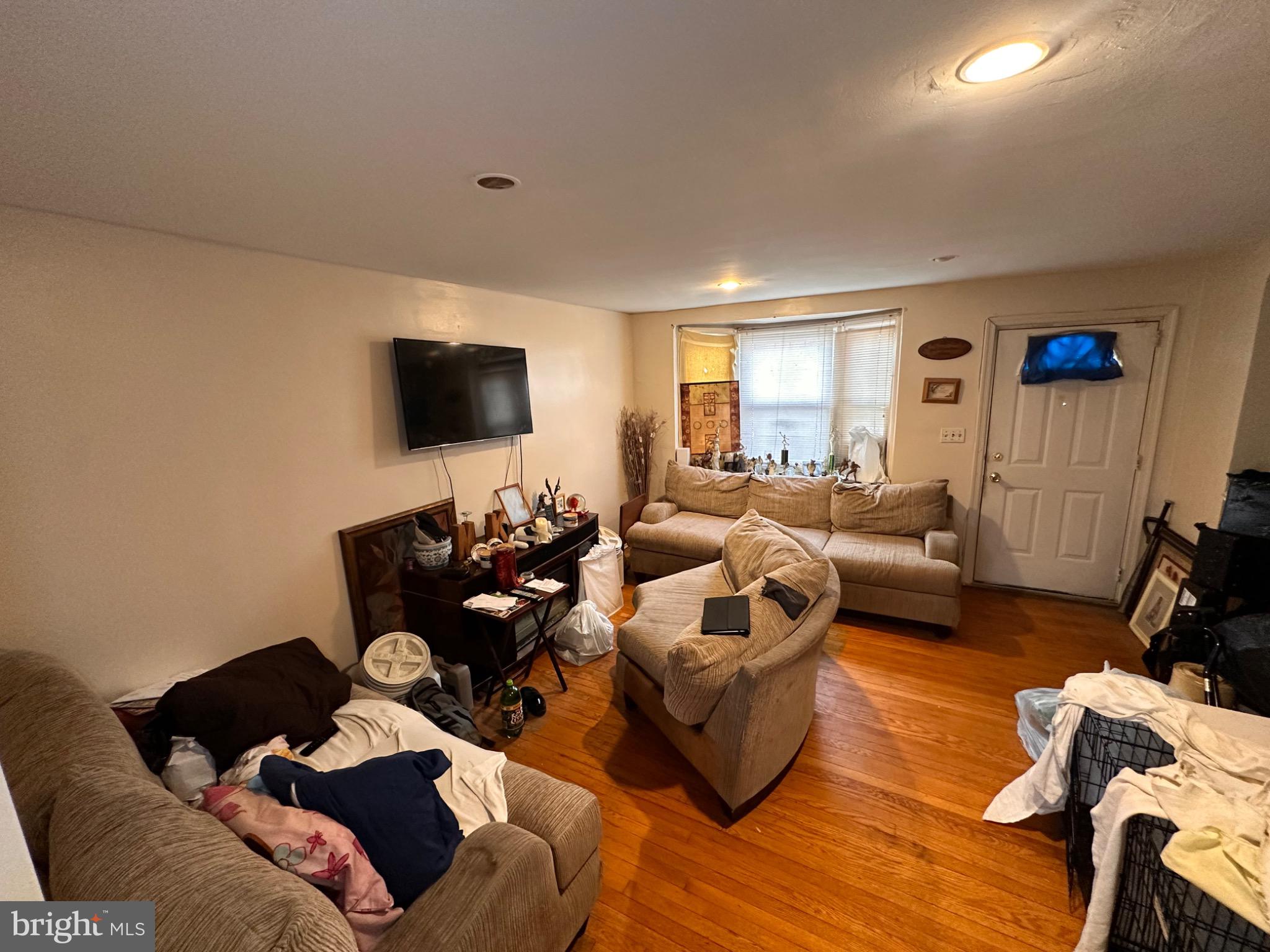 918 Cooks Lane Baltimore, MD 21229 - Photo 3 of 18 a living room with furniture and a flat screen tv