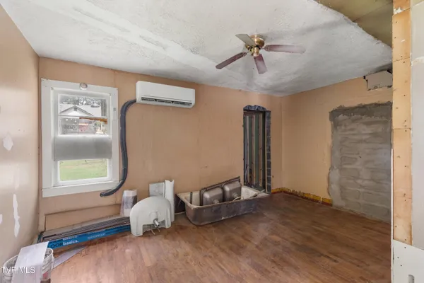 $165,000 | 6563 East Andrew Johnson Highway, Whitesburg, TN 37891
