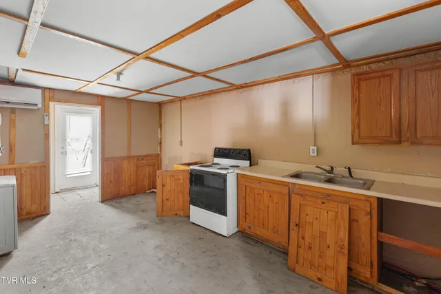 $190,000 | 6563 East Andrew Johnson Highway, Whitesburg, TN 37891