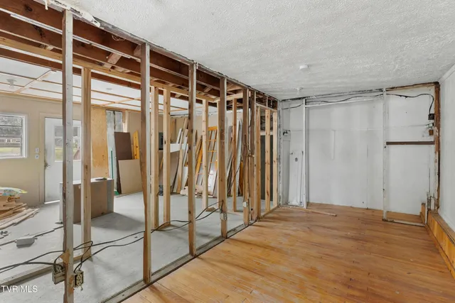 $190,000 | 6563 East Andrew Johnson Highway, Whitesburg, TN 37891