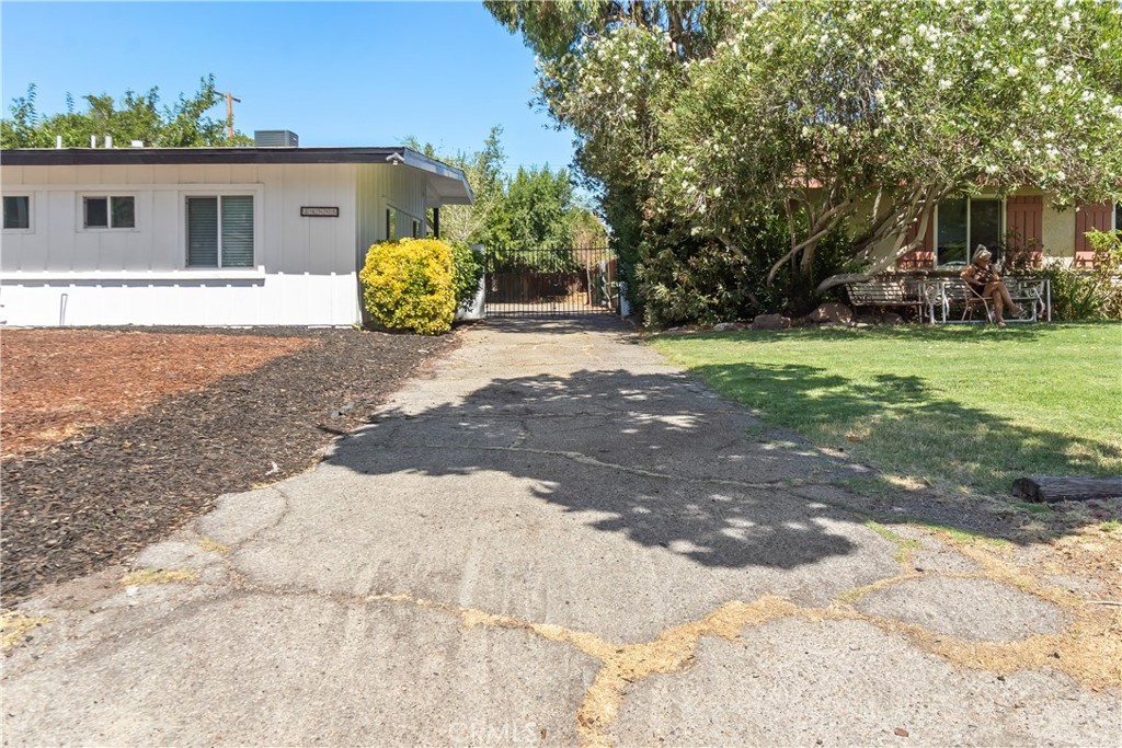 38995 Juniper Tree Road Palmdale, CA 93551 - Photo 3 of 22 a front view of house with yard