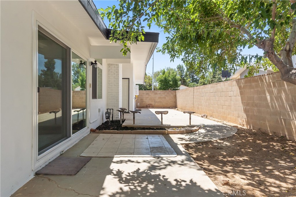38995 Juniper Tree Road Palmdale, CA 93551 - Photo 8 of 22 a view of a backyard with a large tree