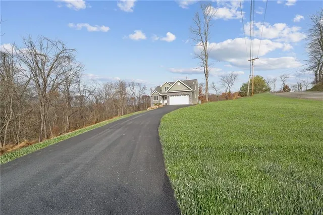 a view of a pathway both side of a building
