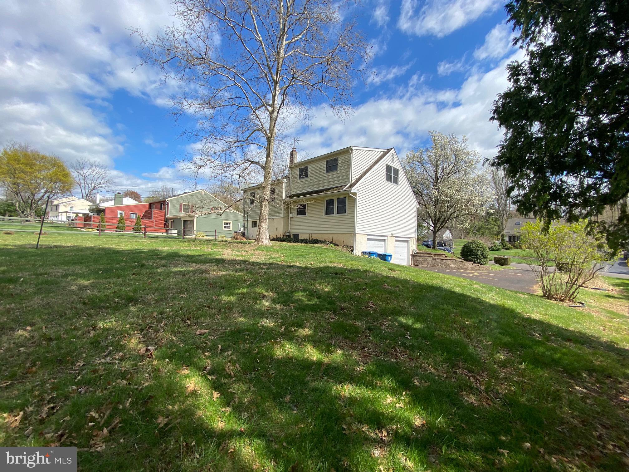 123 Cornwall Drive Chalfont, PA 18914 - Photo 34 of 37 a front view of house with yard